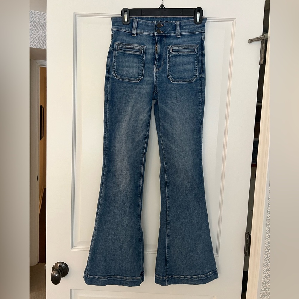 American Eagle Blue Super High Ride Flared Women Jeans with Stretch, Size 0